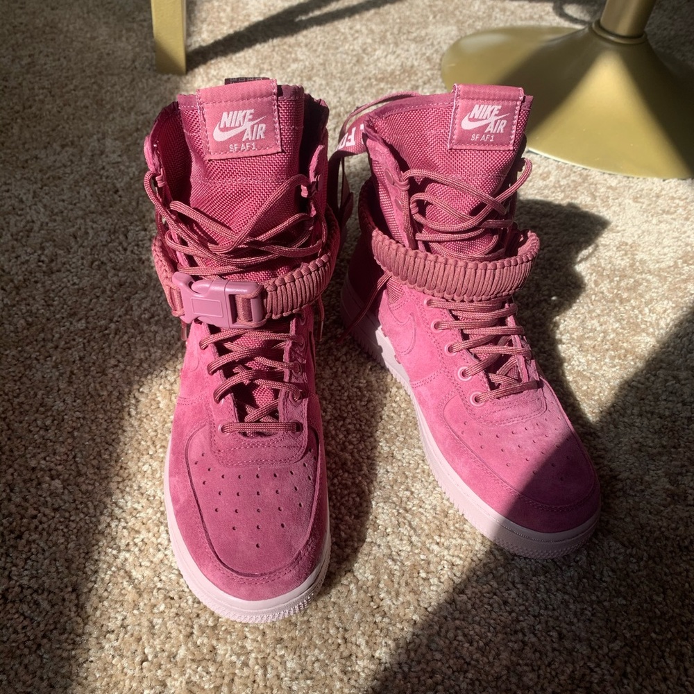 Nike SF Air Force 1 High Force Is Female size 7.5